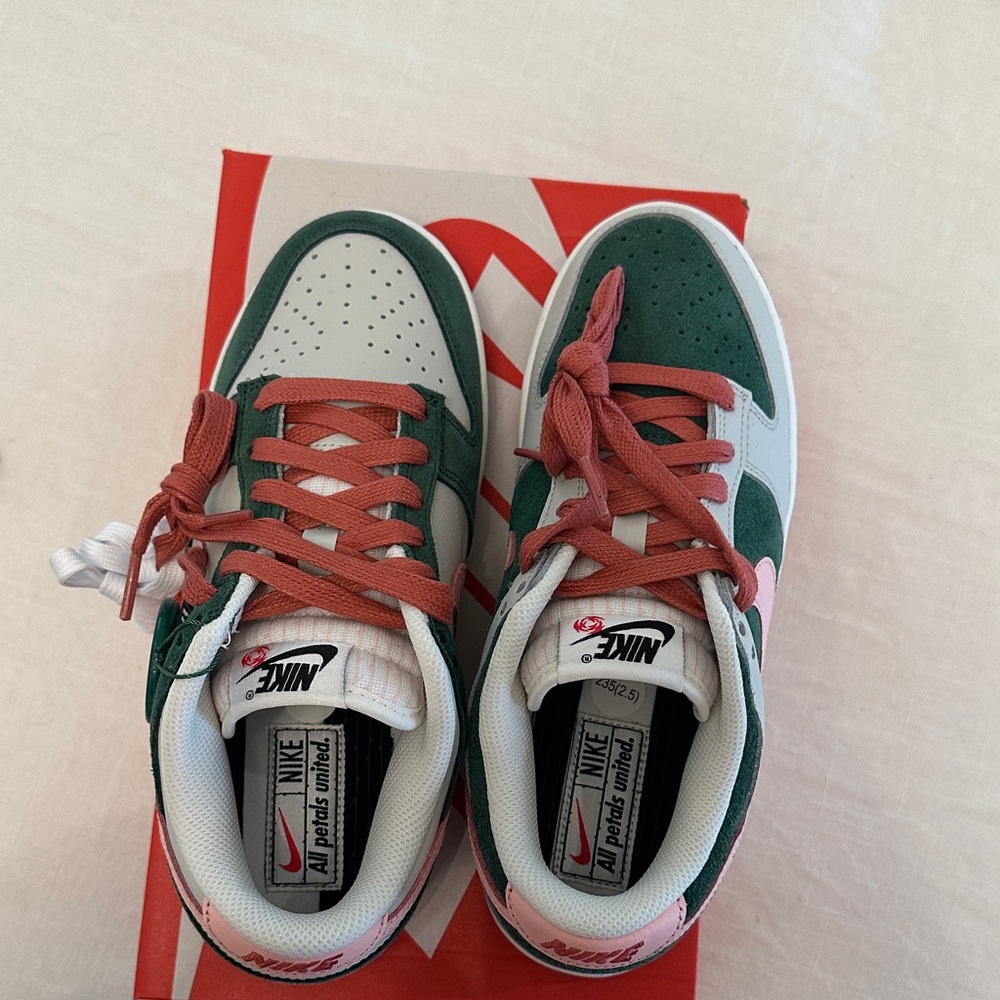 Nike Dunk Low All Petals United Sneakers - Picture 5 of 5